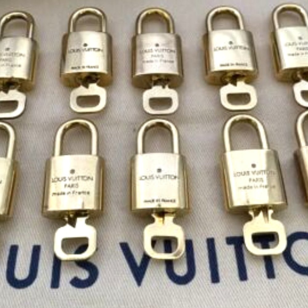 SALE! Louis Vuitton Lock & Key Gold Brass Authentic MINT - Picture 3 of 15